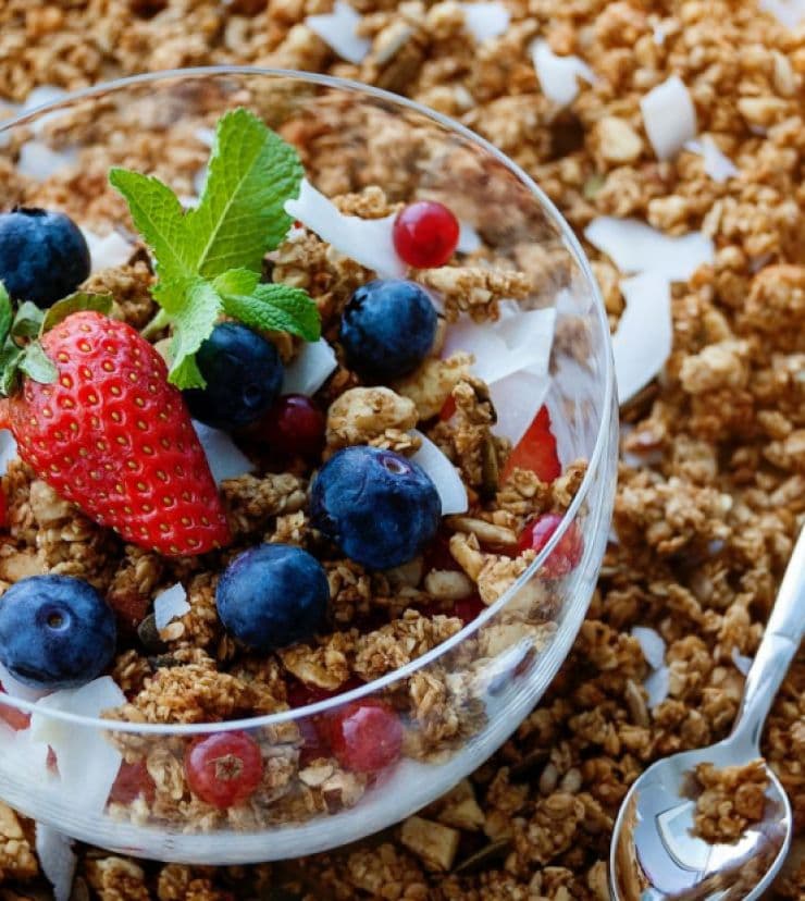 granola-s-tikveno-seme-orehi-i-kokos