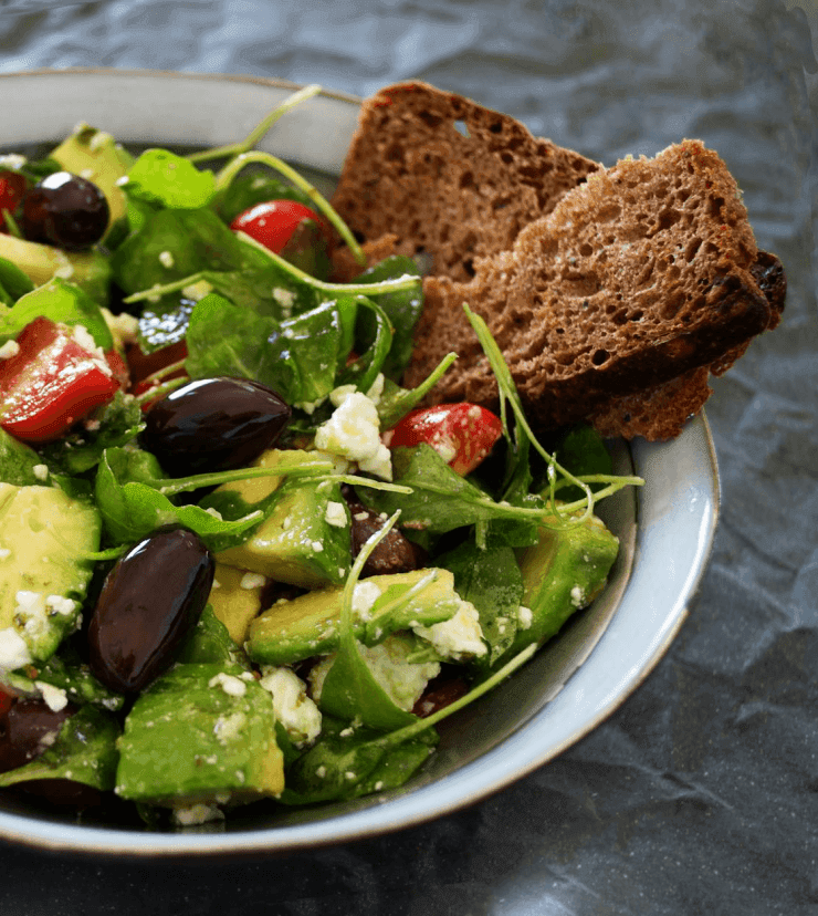 salata-s-avokado-i-limonov-dresing